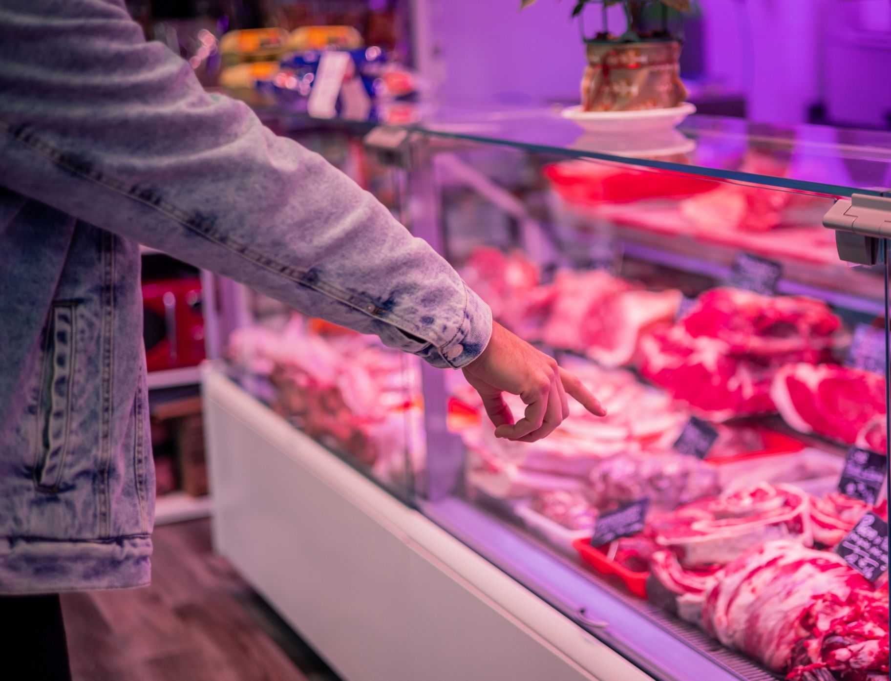 Biedronka promocje 31.08: schab wieprzowy 7,99 zł i voucher 50% na kurczaka.
