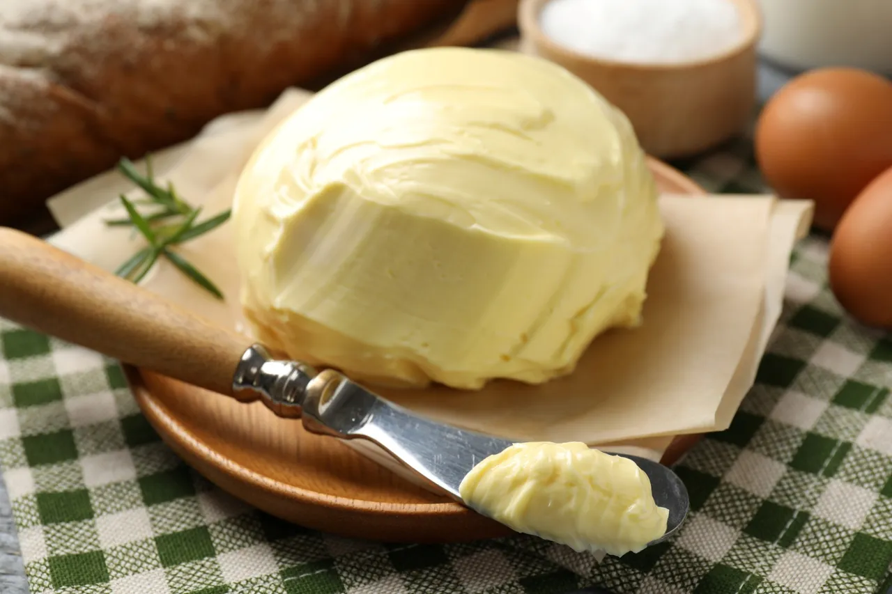 Aldi 16.09: Tylko dziś w Aldi: Potężne rabaty na masło i aż 6 kartonów mleka za darmo!