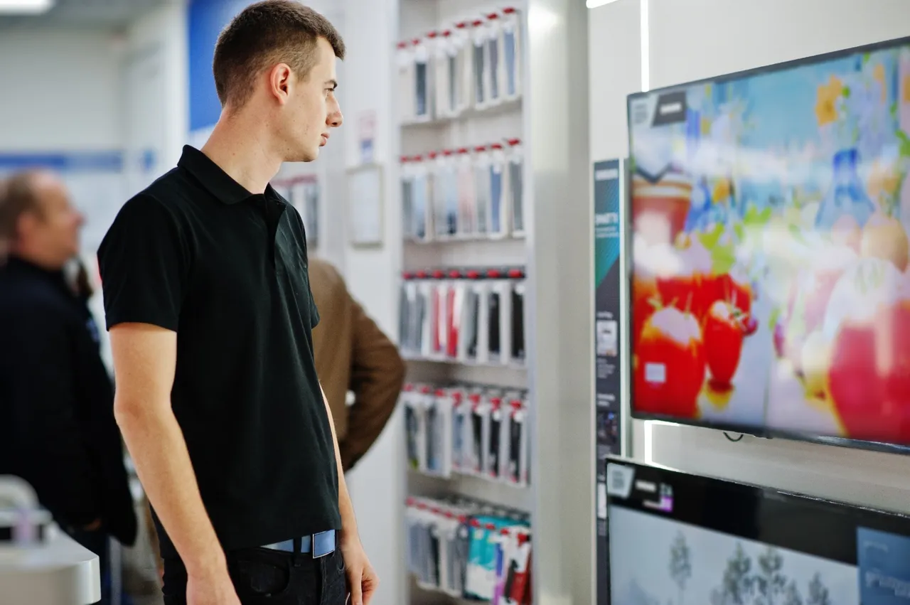 Carrefour 21.09-10.10: Gorący hit w Carrefour! Sprzęt do salonu i kuchni w cenach, obok których trudno przejść obojętnie