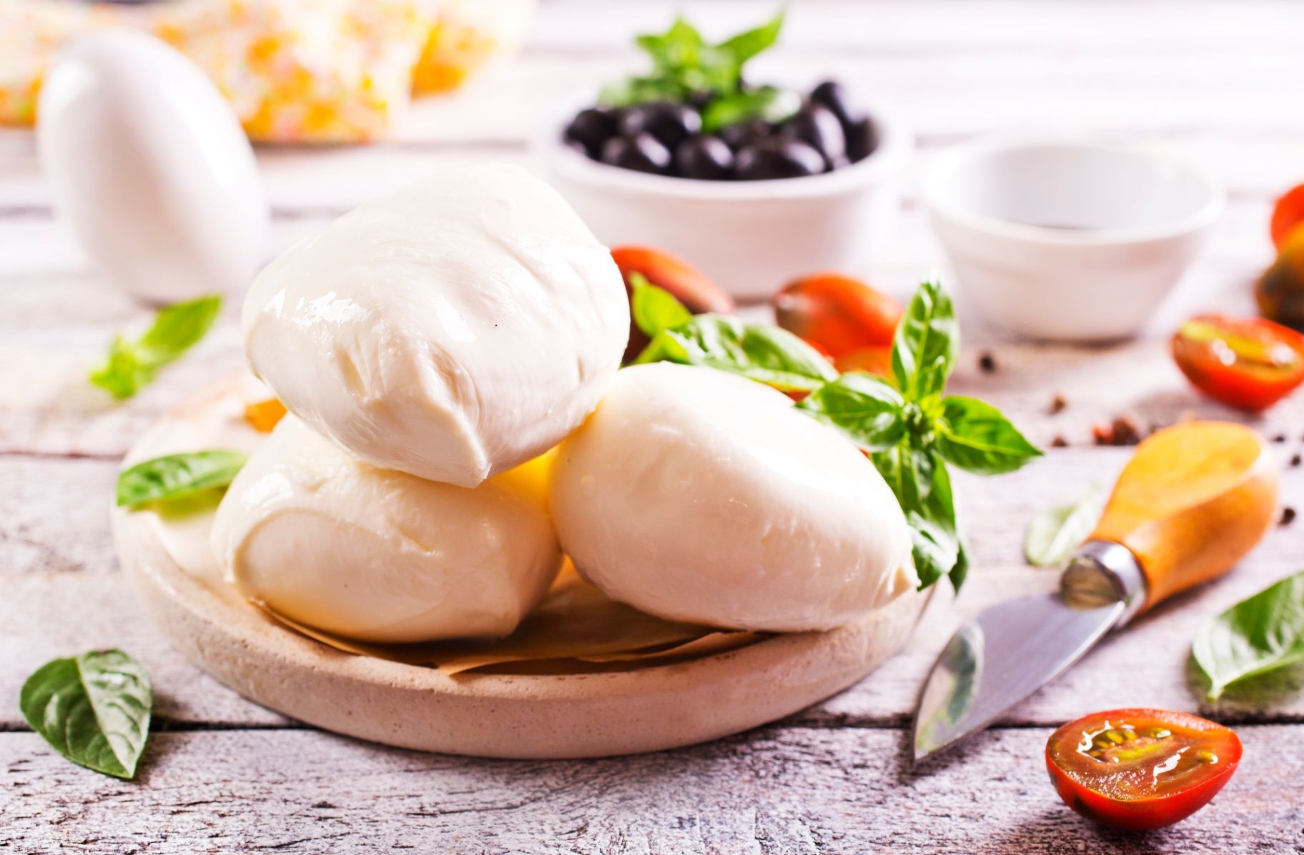 Promocja Biedronka od dziś: Mozzarella drugi produkt za 1 zł i tanie kefiry (20-21.10)