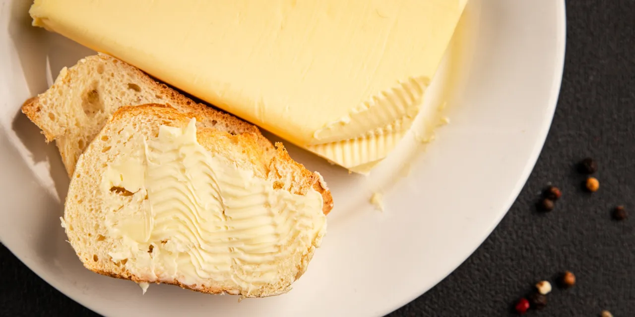 Biedronka od 30 października: masło za 2,49 zł i ser Gouda 1+1 gratis