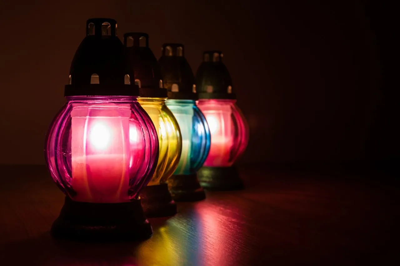 post image - Przewodnik po zniczach: nowoczesne, artystyczne i ceramiczne - jak wybrać odpowiedni i prawidłowo dobrać wkład?