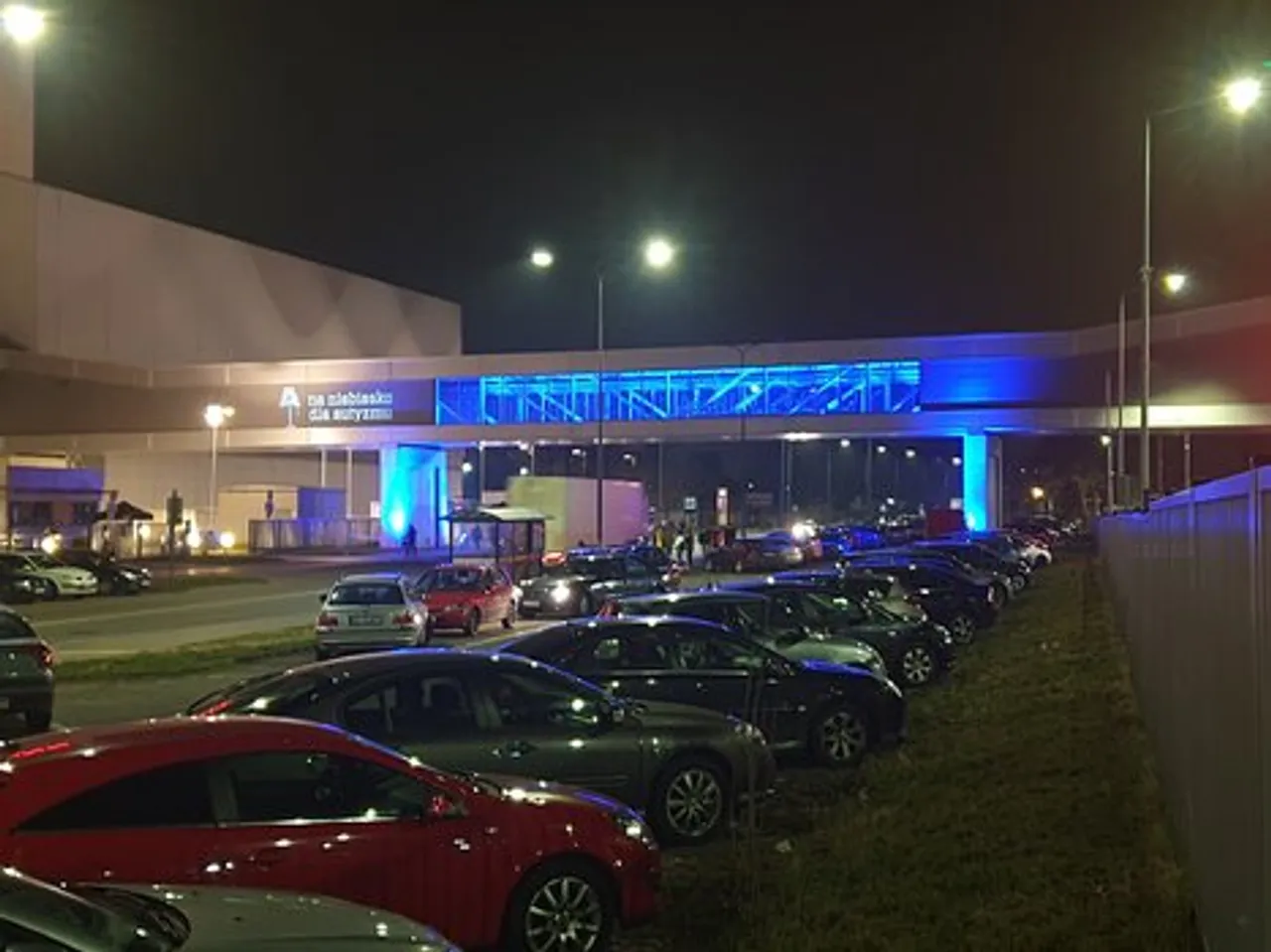 post image - Rossmann wspiera akcję "Na niebiesko dla autyzmu"
