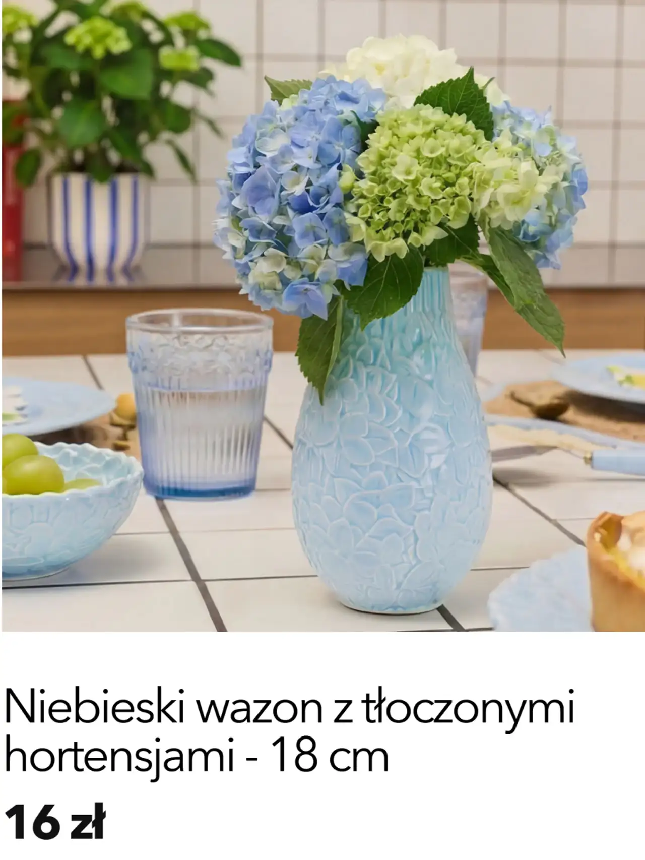 Niebieski wazon z tłoczonymi hortensjami - 18 cm