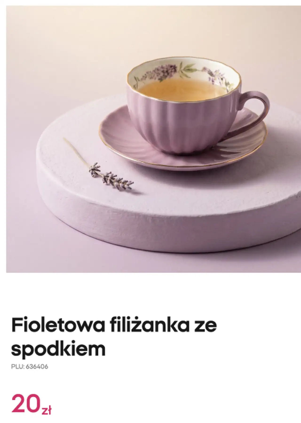 Fioletowa filiżanka ze spodkiem