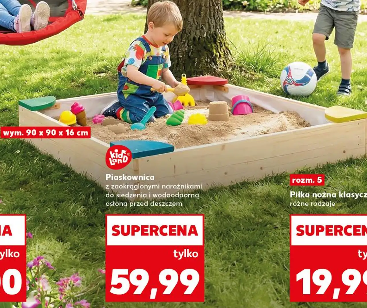 Piaskownica z zaokrąglonymi narożnikami do siedzenia i wodoodporną osłoną przed deszczem