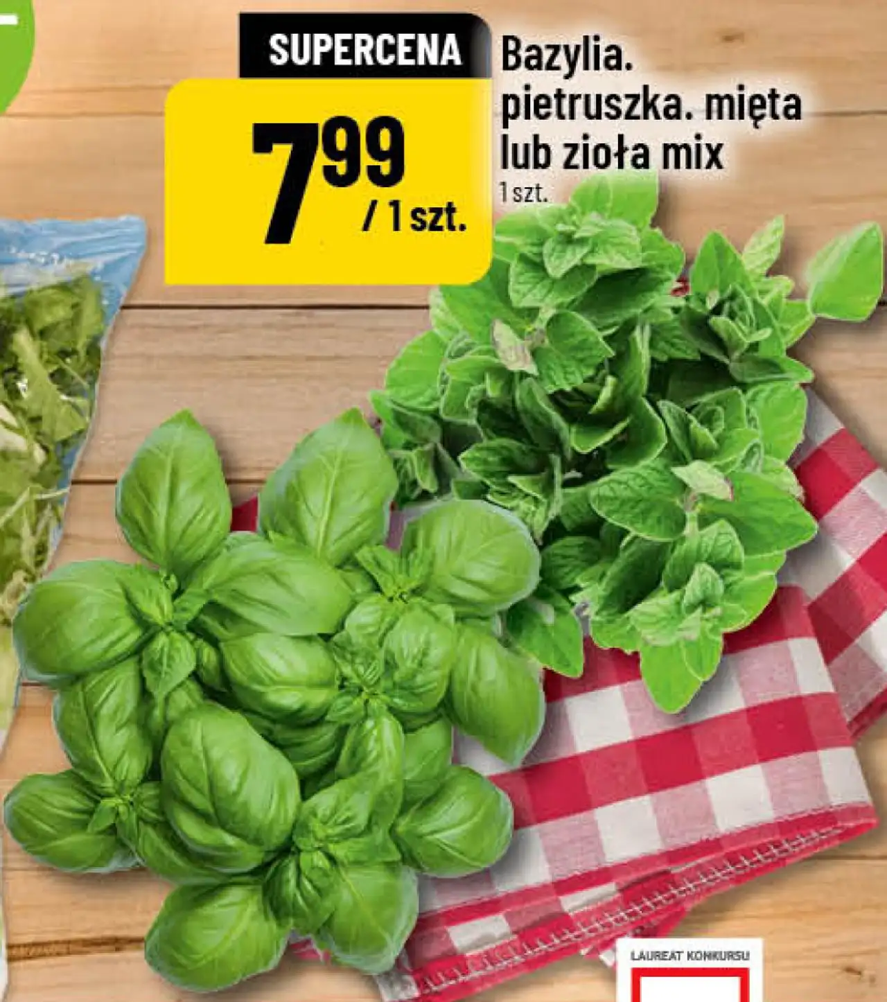Bazylia. pietruszka. mięta lub zioła mix